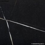 Черный с белыми прожилками стол из кварца фото